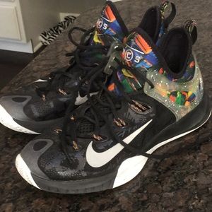 Men’s Nike size 10 basketball shoes
